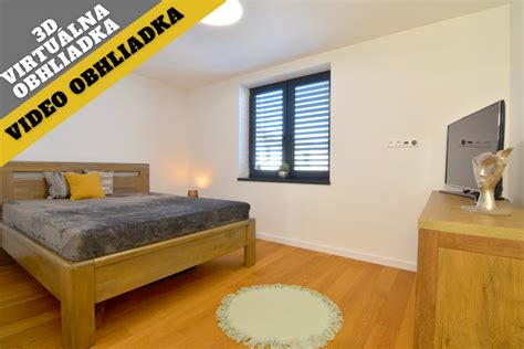 Interiér miestnosti s integrovanou kazetovou klimatizáciou Airwell