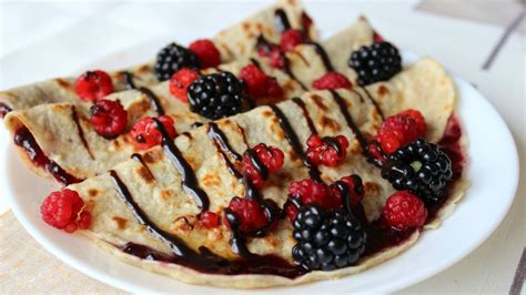 Koláž rôznych jedál z ovsených vločiek: palacinky, slaná kaša, pečená kaša