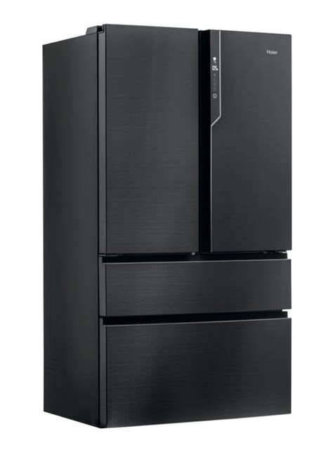 Dizajn modernej americkej chladničky v čiernej farbe