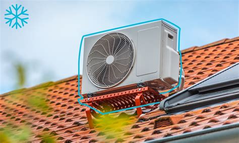 Fotografia vonkajšej jednotky s označenými servisnými ventilmi pre prácu s chladivom