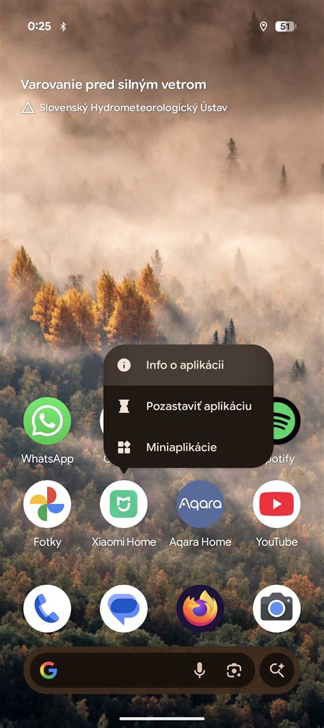 Ukážka moderného dizajnu vnútornej jednotky a jej ovládania cez aplikáciu v smartfóne