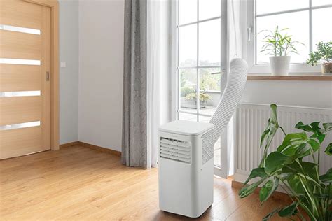 Produktové foto mobilnej klimatizácie Orava ACC-20 v interiéri