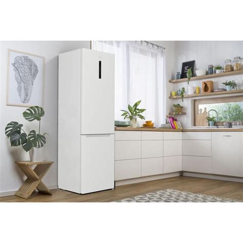 Detail interiéru chladničky Gorenje NRK6202AW4 s dvoma zásuvkami