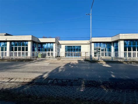 Tematické foto: moderná budova s energeticky úspornými oknami