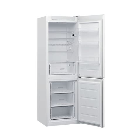 Moderná biela voľne stojaca chladnička s mrazničkou Bosch v minimalistickom kuchynskom interiéri