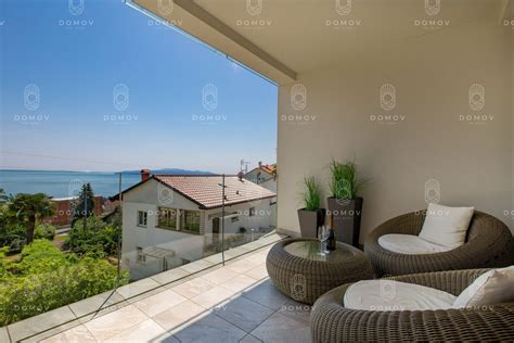 Fotografia apartmánu s výhľadom na more a bazénom