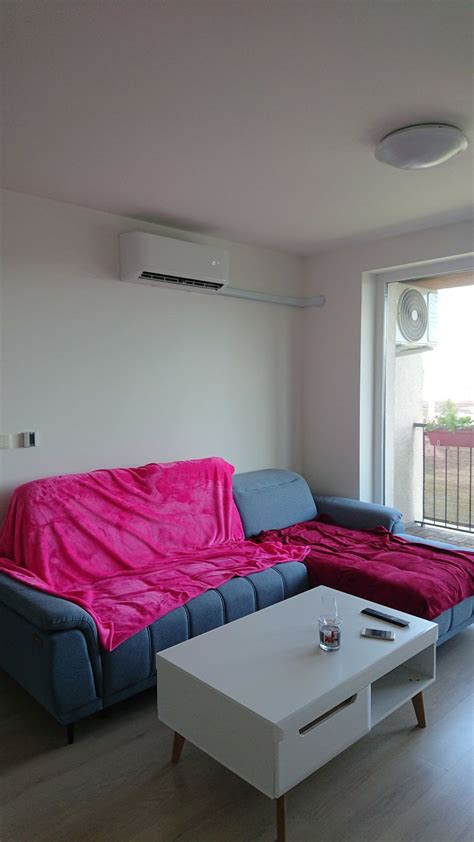 Odborná inštalácia klimatizačnej jednotky v modernom interiéri