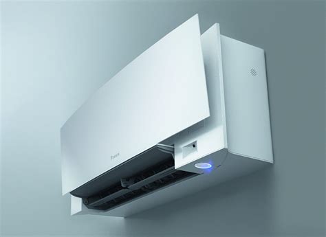 Produktové foto striebornej klimatizácie Daikin Emura