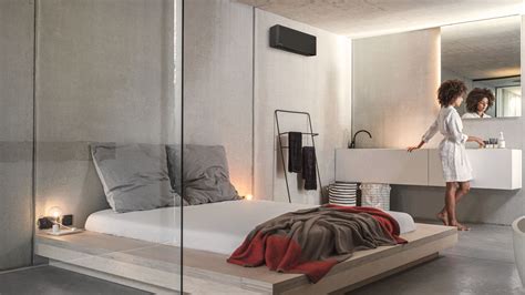 Detailný pohľad na štýlový a minimalistický dizajn vnútornej jednotky Daikin Stylish v bielom prevedení