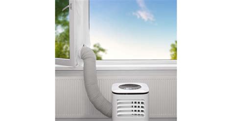 Fotografia tesnenia okna pre hadicu mobilnej klimatizácie