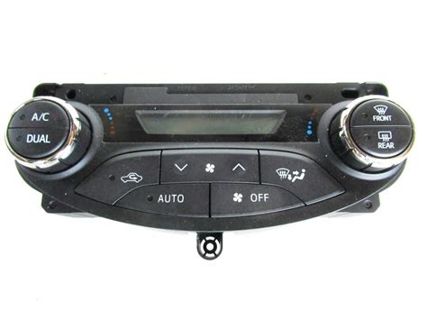 Ovládací panel automatickej klimatizácie Toyota Yaris