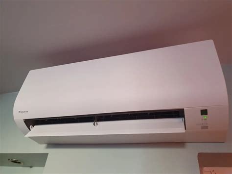 Ilustračná fotografia nástenného interiérového dielu klimatizácie Daikin Comfora