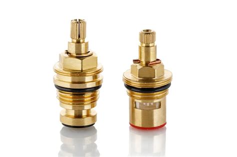 Ilustrácia vnútorného mechanizmu termostatickej batérie.