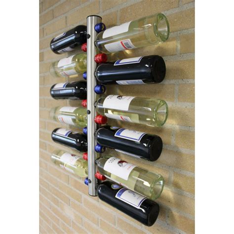 detailný pohľad na držiak na fľaše v chladničke a spôsob jeho vybratia