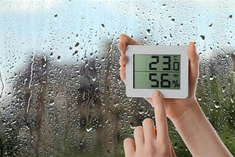 infografika zobrazujúca ideálne podmienky pre domáce knižnice: teplota 18-22°C a vlhkosť 40-50%
