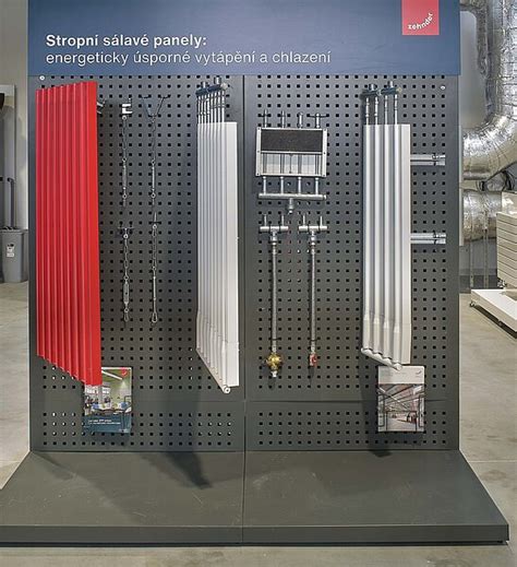 Schéma porovnania rôznych elektrických vykurovacích systémov: priamovýhrevné konvektory, akumulačné systémy a sálavé panely.
