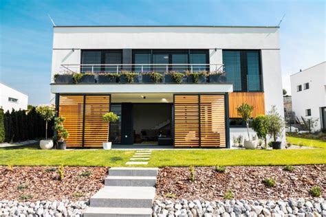 Príklad moderného domu s panoramatickými oknami