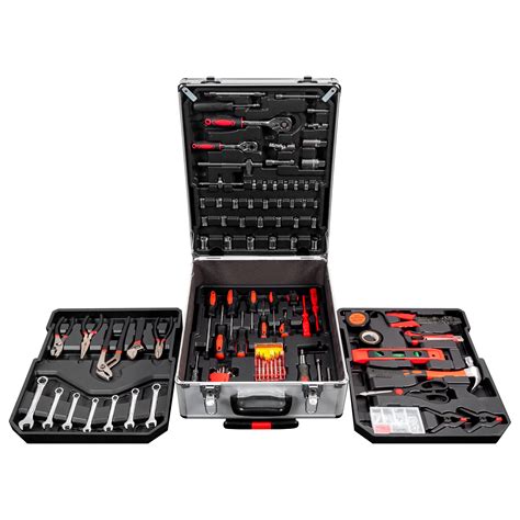 Profesionálna dielňa s náradím na opravu chladiacich zariadení