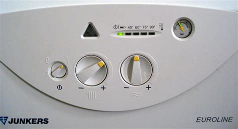 Detail textového displeja na kotle Junkers Cerapur Smart s príkladom zobrazovanej informácie