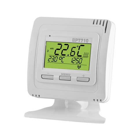 Ilustračná fotografia bezdrôtového termostatu Elektrobock BT710 s podsvieteným displejom.