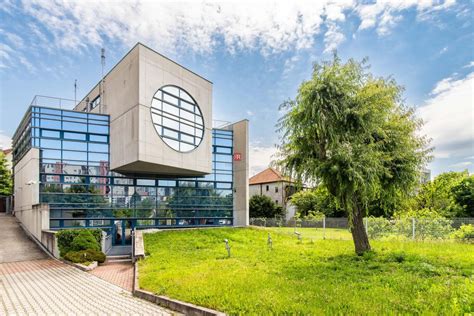 Tematické foto: moderná budova s vykurovacími/chladiaicimi systémami