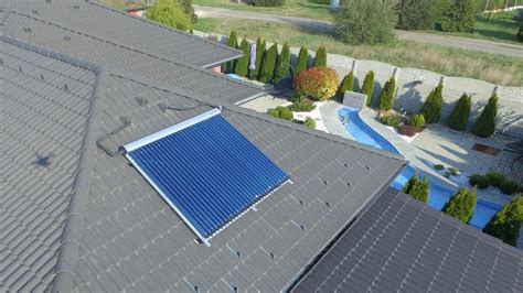 Schéma: Rez plochým solárnym kolektorom Viessmann s popismi komponentov