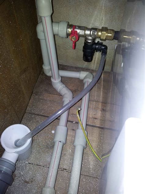 Pripojenie hadice k plniacemu ventilu kotla