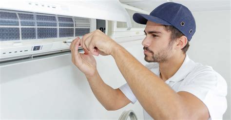 Ilustrácia znázorňujúca kroky inštalácie klimatizácie.