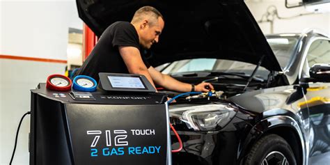 ilustrácia znázorňujúca čistenie filtra klimatizácie