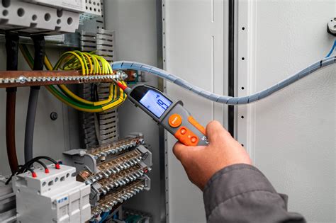 Návod na meranie odporu kompresora pomocou multimetra