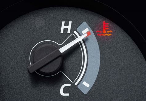 Ukazovateľ teploty motora v červenej zóne