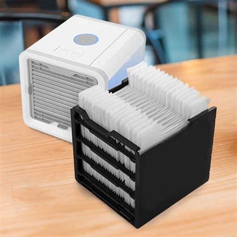 Detailná fotografia filtra a nádržky ochladzovača vzduchu