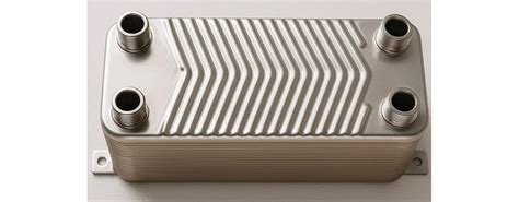 Ilustrácia princípu fungovania doskového výmenníka tepla s dvoma médiami prúdiacimi v protismere.