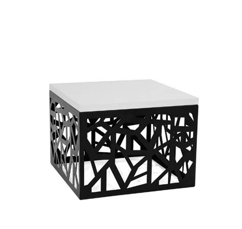 Ukážka rôznych dizajnových prevedení kúpeľňových radiátorov - čierny matný, biely lesklý a dizajnový model.