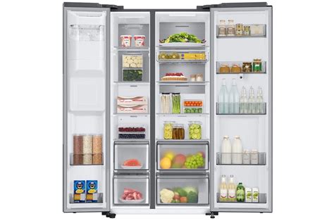 Detail interiéru americkej chladničky Samsung RF65A967ESR/EO s Beverage Center a duálnym výrobníkom ľadu