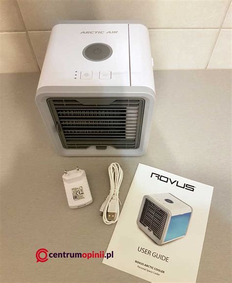 Detailný pohľad na kompaktné zariadenie Rovus Arctic Cooler Ultra s indikáciou ovládacích prvkov