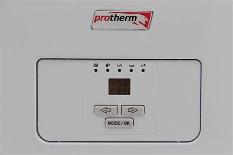 Detail elektrického kotla Protherm Ray 9K s označeným plniacim kohútom
