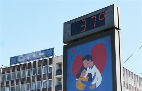 Infografika znázorňujúca úsporu energie pri znížení teploty o 1 stupeň Celzia