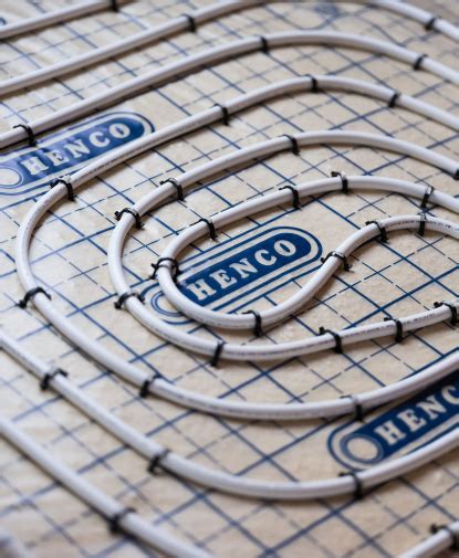Schéma päťvrstvovej konštrukcie kovovo-plastovej rúrky HENCO