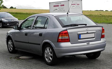 Rozmiestnenie komponentov kúrenia a ventilácie v interiéri Opel Astra G
