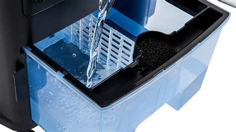 Detail nádržky na vodu a filtra mini klimatizácie