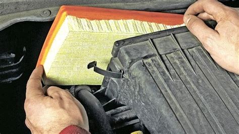 Ilustrácia vzduchového filtra klimatizácie automobilu.