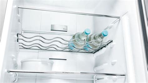 fotografia držiaka na fľaše bottleRack v chladničke