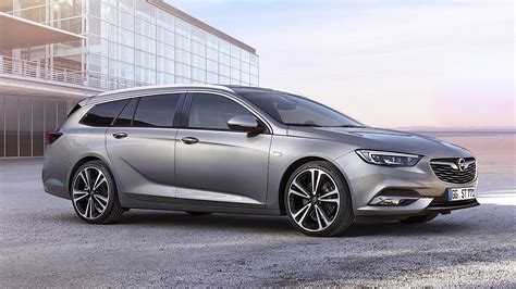 Opel Insignia Sports Tourer v modernej modrej farbe