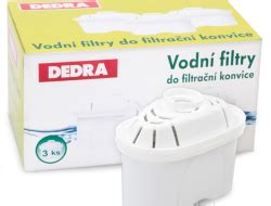 Fotografia filtračnej kanvice s prebiehajúcou filtráciou