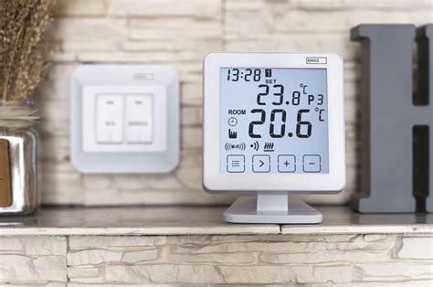 Detail digitálneho termostatu na konvektore Solius