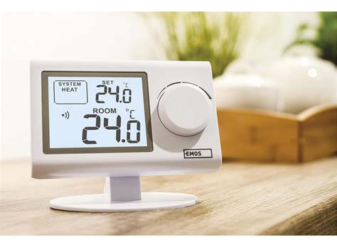 Produktové foto termostatu EMOS P5614 s prehľadným displejom
