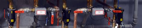 Detailný pohľad na rôzne typy rukovätí a ovládacích prvkov pre trojcestné ventily v priemyselnom a domácom vyhotovení
