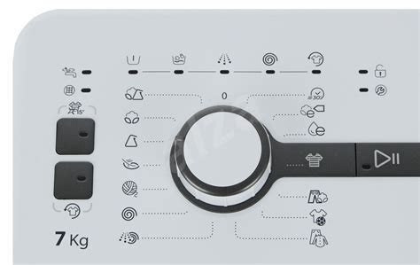 Tematická fotografia práčky Whirlpool TDLR 60230 ZEN s vrchným plnením v modernom interiéri