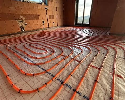 Ilustrácia princípu fungovania podlahového kúrenia so šírením tepla.